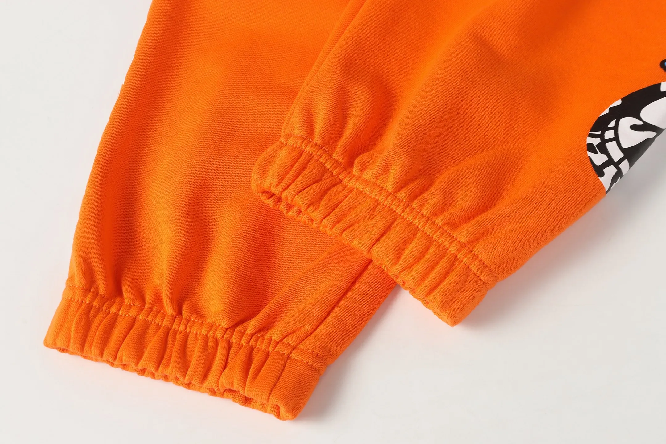 P270 #W5009 model, cross-border running quantity, please do not place an order if you pursue quality - Chrome Hearts/Chrome Heart Sanskrit Graffiti ✍️ Printed trousers, casual pants and sweatpants - High weight, high density and high quality. The wool is soft, delicate and skin-friendly. It feels soft and silky. It has excellent warmth and skin-friendly properties. - Custom-woven and custom-dyed, no color difference. No matter the fabric or workmanship details, it beats the ordinary version on the market. -Colour: Orange -Size: S M L XL